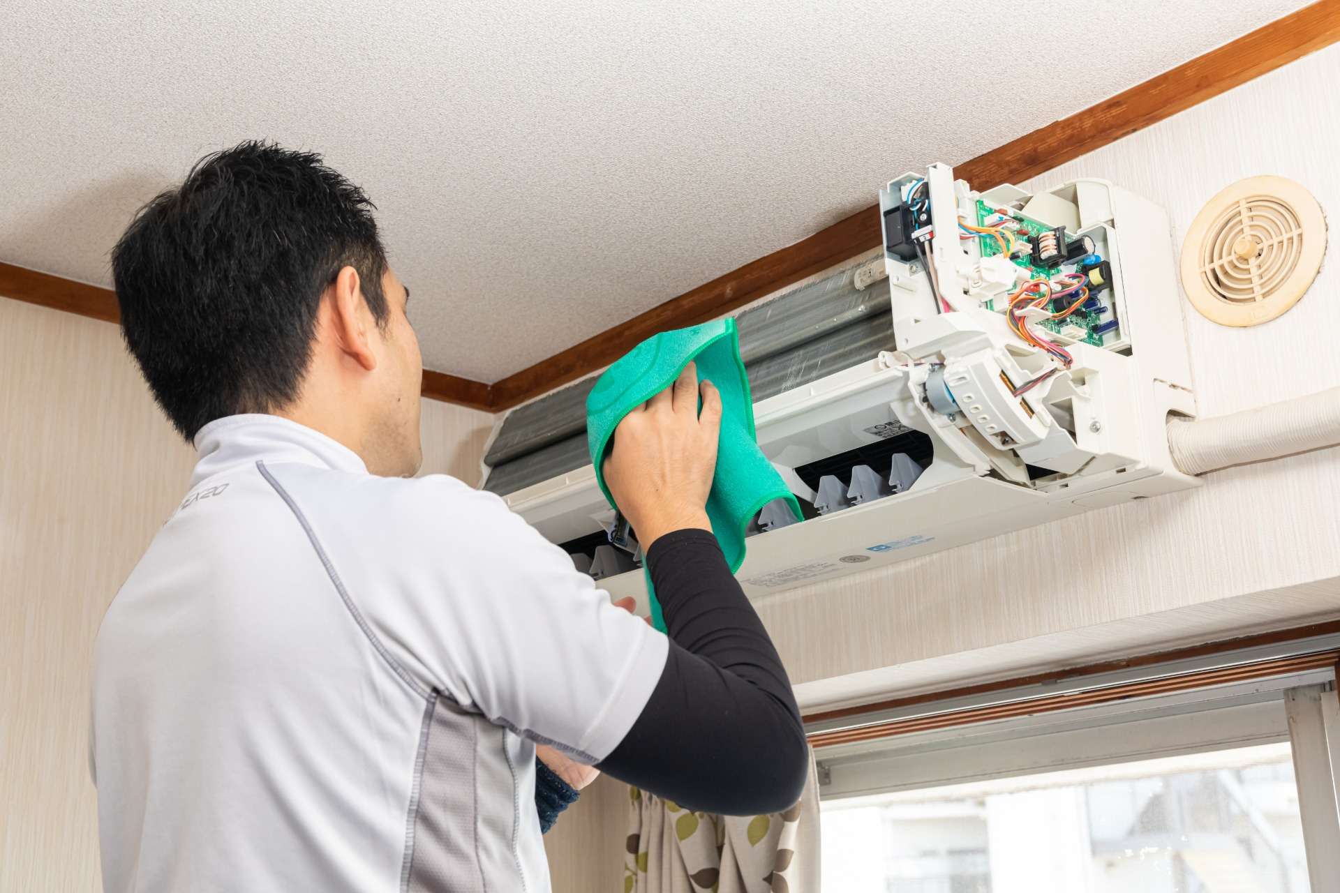 神戸から効率より安全重視のエアコンクリーニングをお届けします